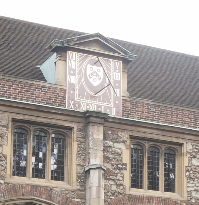 Charterhouse-sundial-2-660x680 Vertical Sundial at The Charter House, London