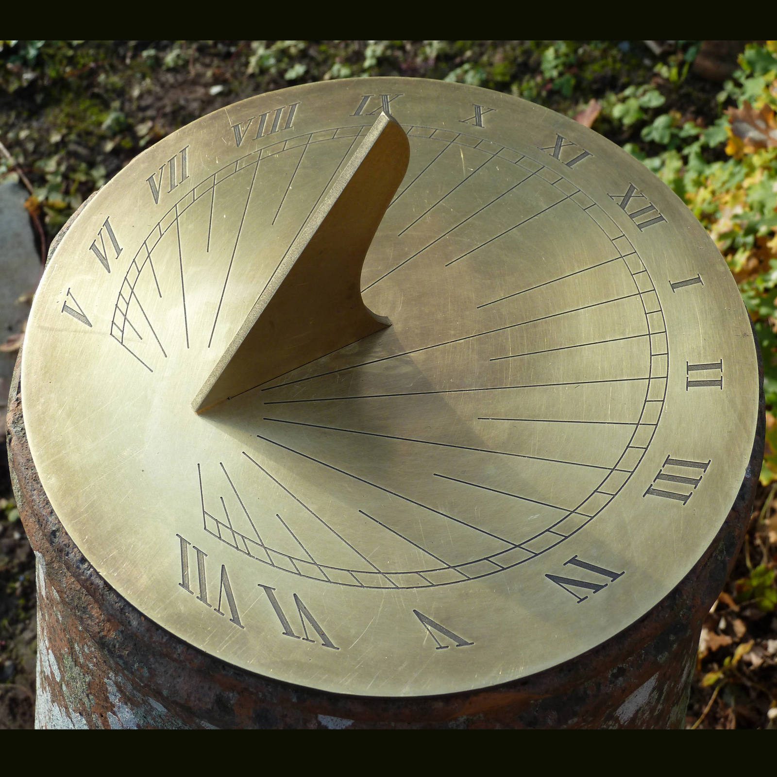 Nautical Dial - Border Sundials