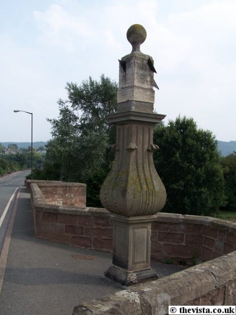Sundial on Wilton Bridge, Ross-on-Wye, Herefordshire Border Sundials