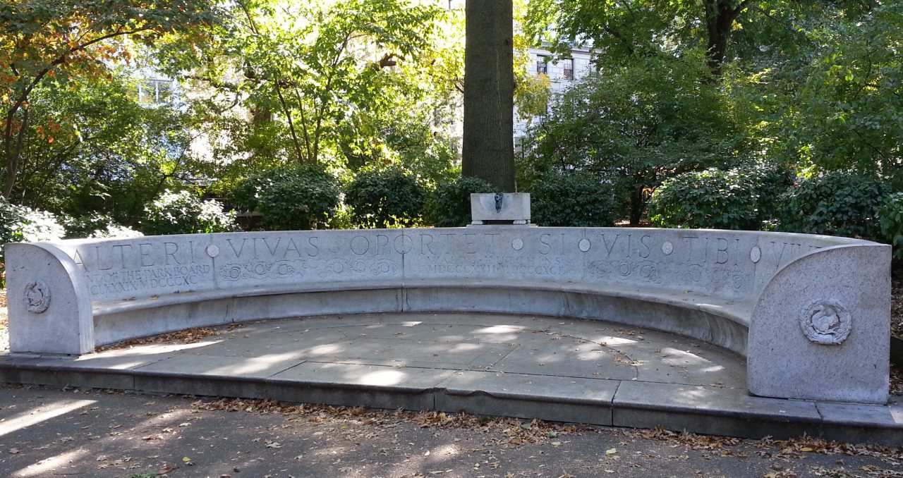 Waldo Hutchins Bench Sundial, New York, USA Border Sundials