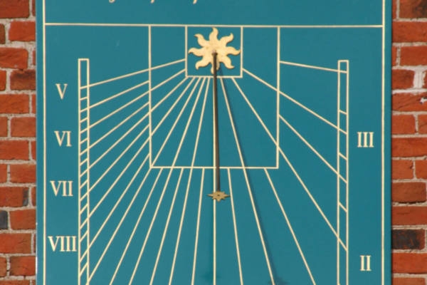A-bordered-enamel-sundial-scaled-600x400 Vertical