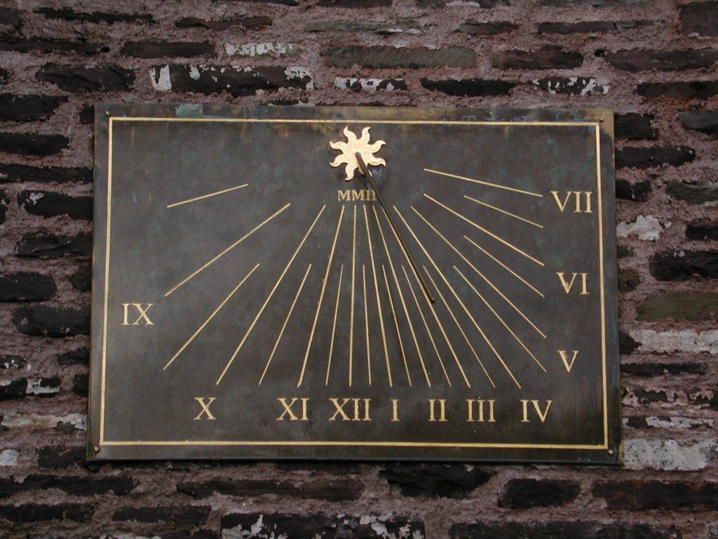 Vertical Sundial Design Border Sundials