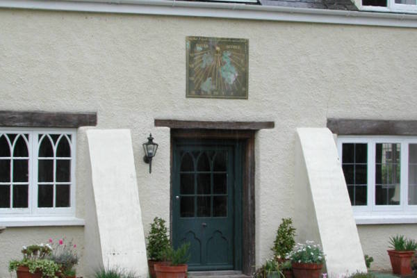 A-pretty-Brass-dial-in-the-West-Country-600x400 Vertical