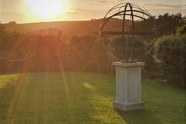 Bronze-Armillary-Sphere-on-an-Elizabethan-Plinth-600x400 Bronze